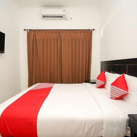 Oyo 969 Penginapan Darma I Surabaya Buitenkant foto